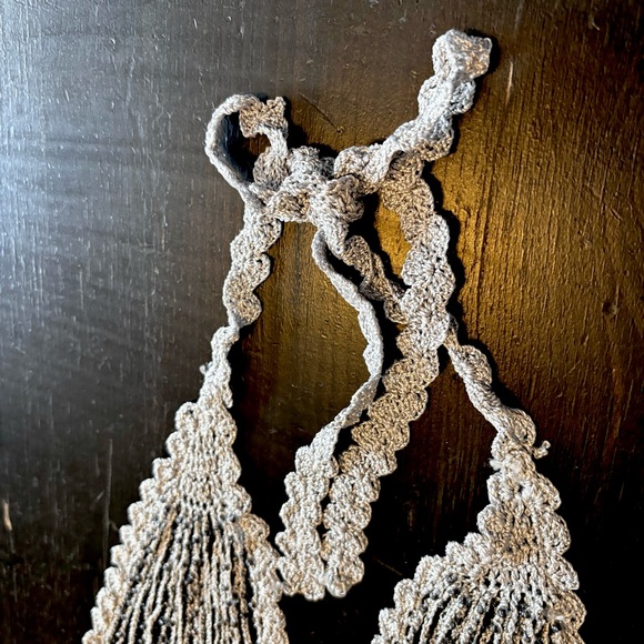 Ricki's Metallic Silver/Cream Lined Crocheted Halter Neck Style Top Size Small - Picture 6 of 16